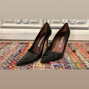 Manolo Blahnik Black Pointed toe heel! Size 7.5